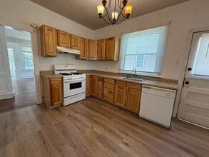 Building Photo - 131 Broadwater Ave