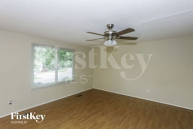 Foto del edificio - 9125 Nash Ave