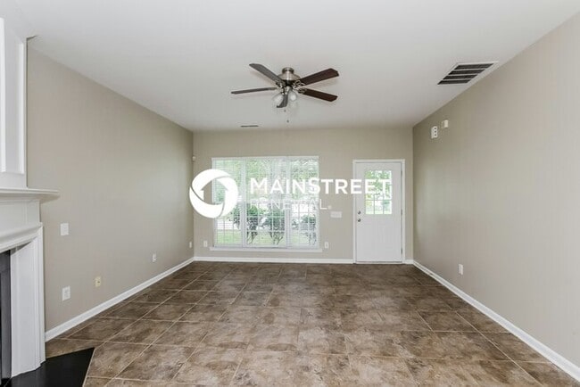 Foto del edificio - 3 Bedroom Pet-Friendly Home in Charlotte, ...