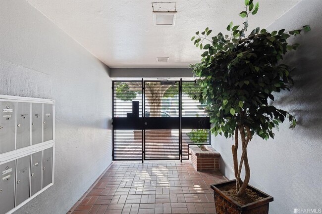 Building Photo - 1966 Pacific Ave