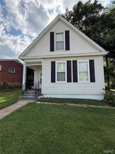 Building Photo - 539 N Elm Ave