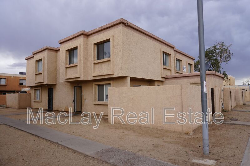 Primary Photo - 4417 E Riverside St