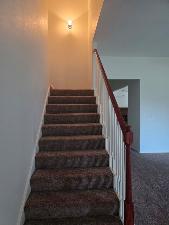 Foto del edificio - Come make this lovely 4 bedroom 2 bath, 2+...