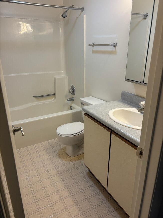Building Photo - 2453 Kingston Ct