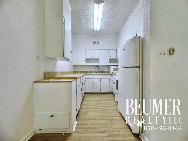 Foto del edificio - Charming Updated 2br/1ba Mid-Century Cottage