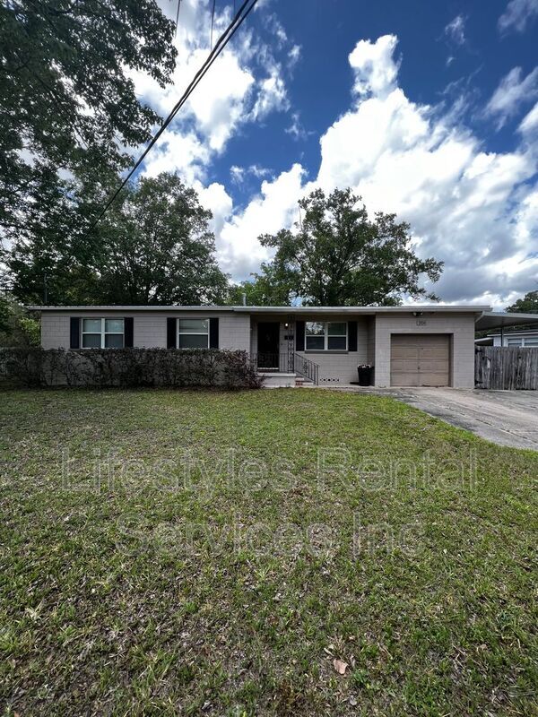 Building Photo - 5556 Moret Dr E