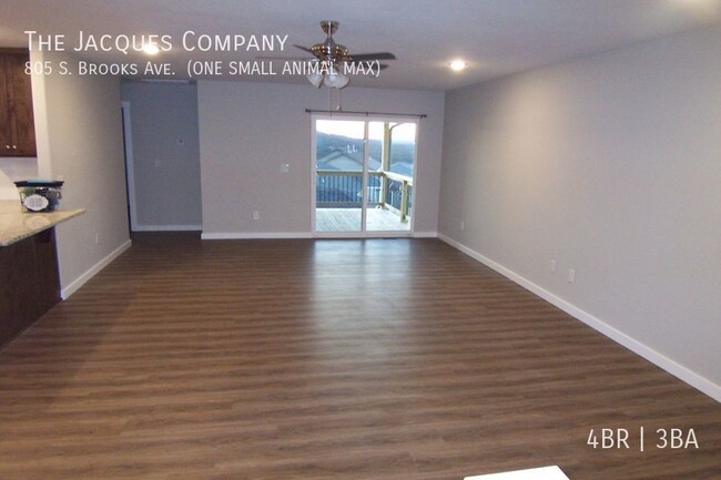 Foto del edificio - 4 Bedroom 3 Bath 2 Car Garage Walkout Base...