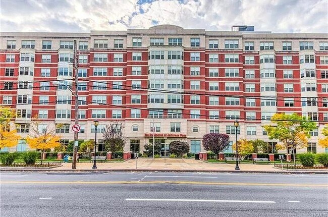 Building Photo - 300 Mamaroneck Ave