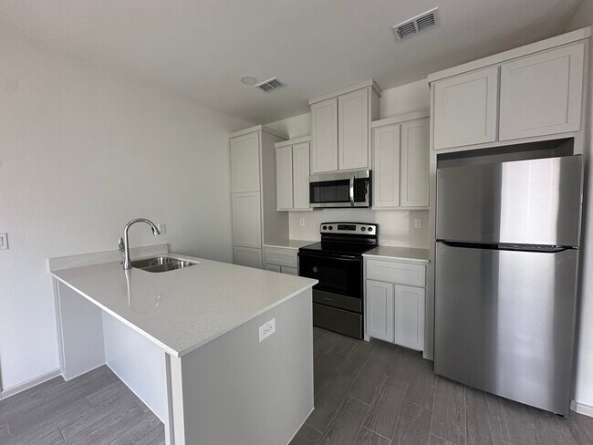 Foto del edificio - 2700 W Mile 5 Rd