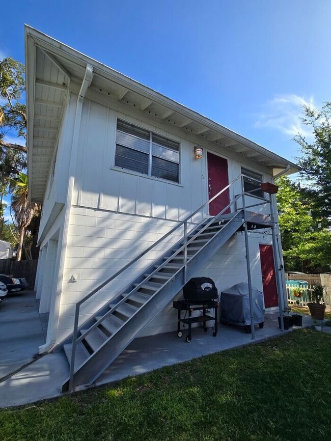 Photo - Charming 2 bed 1 bath garage apartment in the heart of down town Orlando