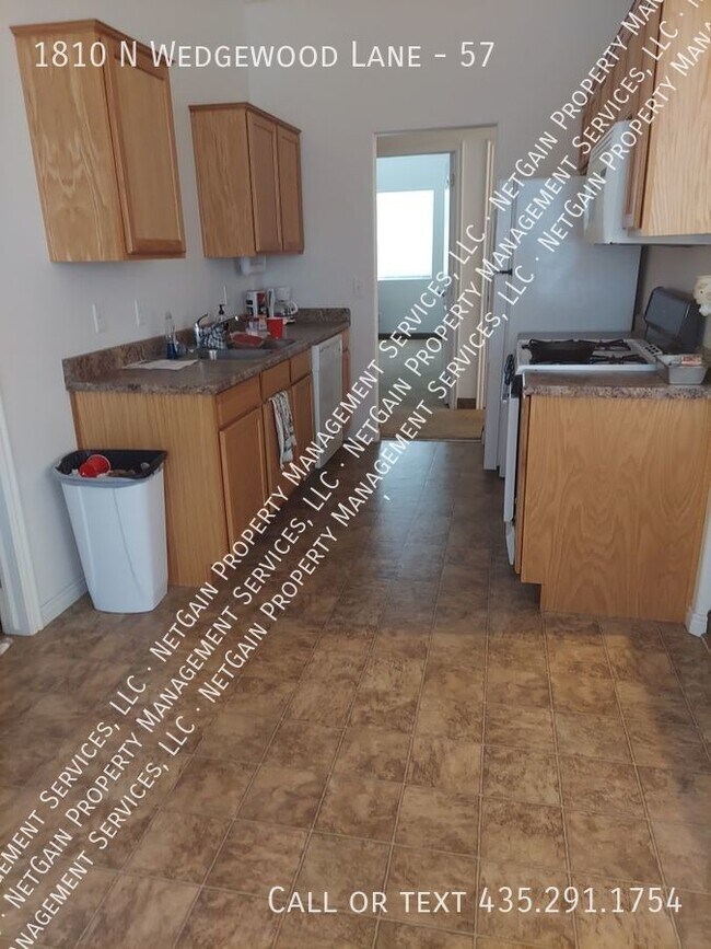 Building Photo - 2 Bedroom 1 Bathroom Apartment