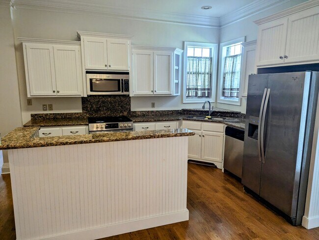 Building Photo - Gorgeous 3Br/2ba Home with an Open Floor Plan