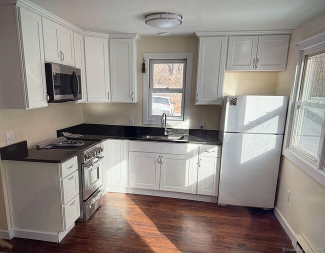 Building Photo - 67 S Lake St