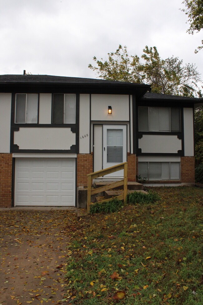 Foto del edificio - 2-bedroom, 2-bathroom home with vanity in ...