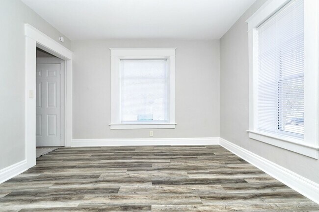 Foto del edificio - Large Beautiful Home, Close to Fort Riley