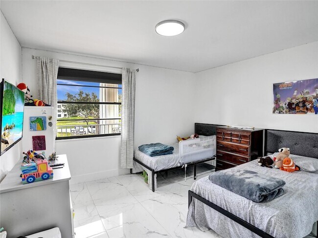 Foto del edificio - 6073 Balboa Cir