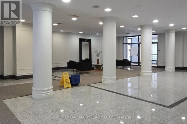 Building Photo - 7 Bishop Ave