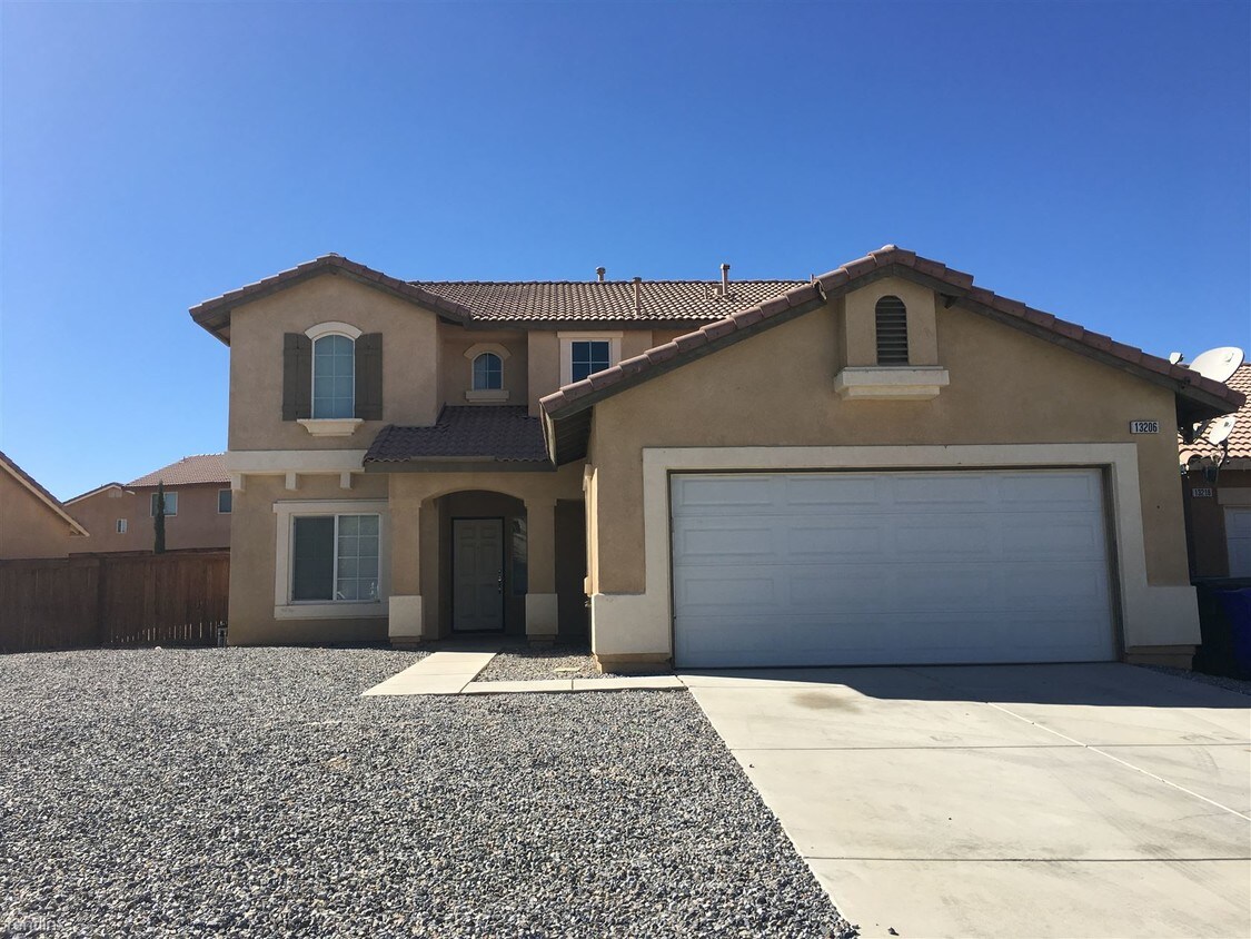 Foto principal - 13206 Bassett Dr