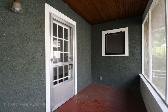 Building Photo - Beautiful Historic Two Bedroom Home