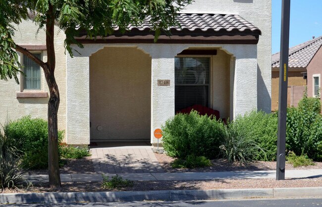 Foto del edificio - 1748 S Martingale Rd
