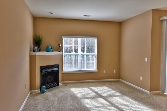 Building Photo - Second Floor Rear Facing Two Bedroom in a ...