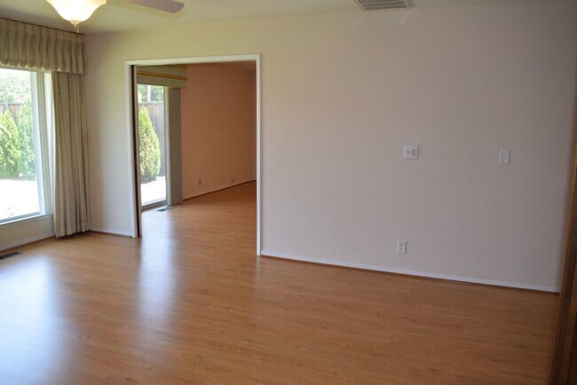 Building Photo - 3715 Lynwood Way