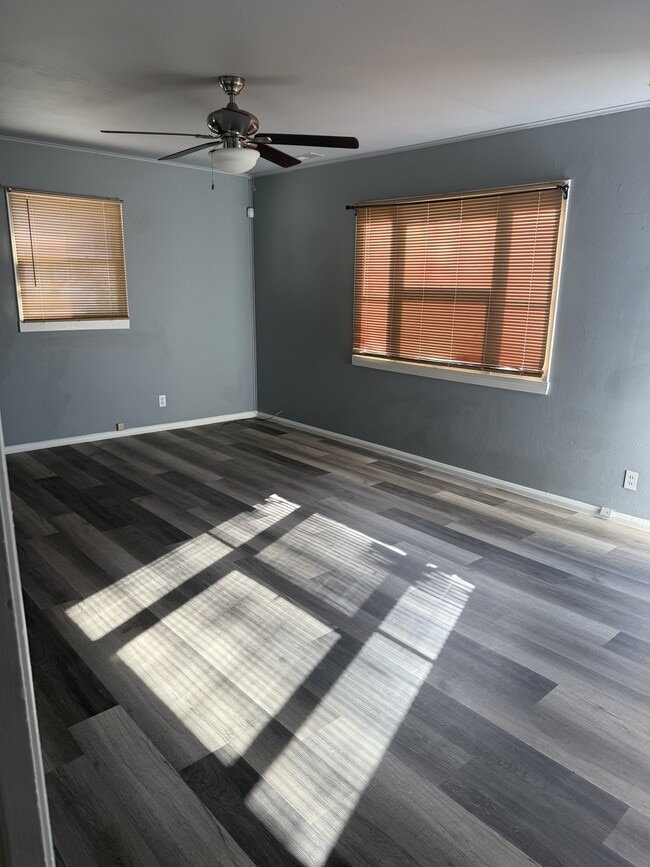 Foto del edificio - 619 W Lakewood Ave