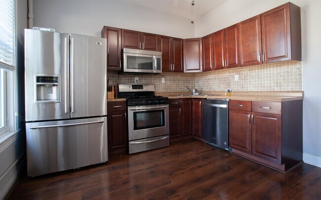 Foto del edificio - 18 Howard Pl