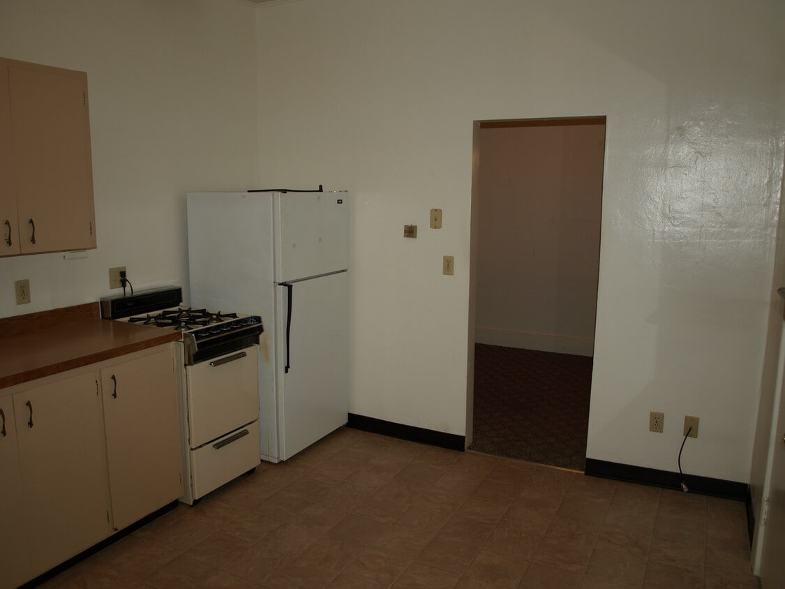 Kitchen/Living to bedroom - 413 Front St