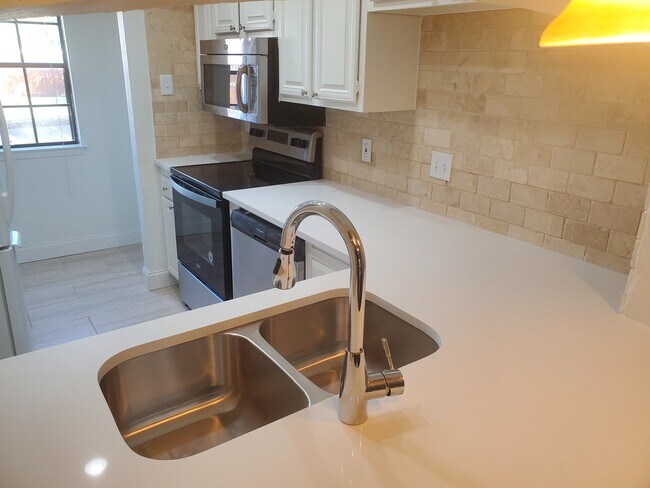 Foto del edificio - 3635 Garden Brook Dr