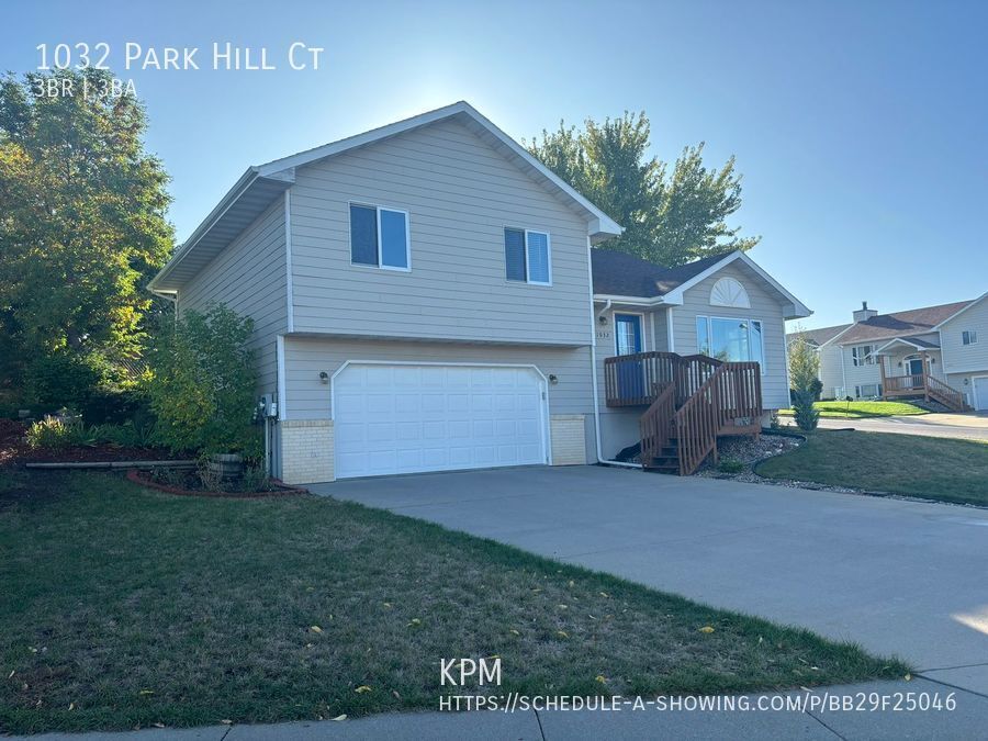 Primary Photo - 3 BED | 2.5 BATH | DOUBLE GARAGE | TRI-LEV...