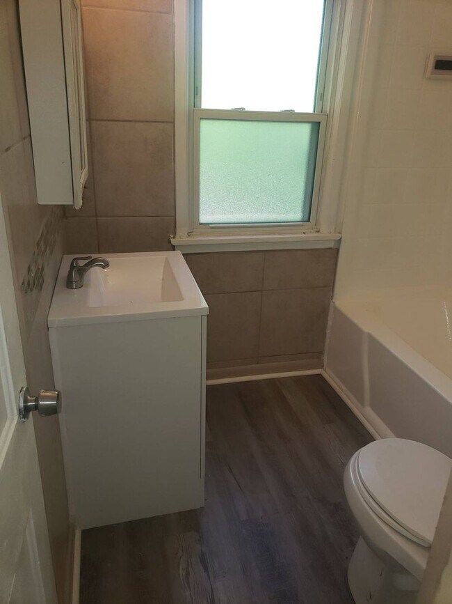 Foto del edificio - Charming 3-Bedroom Property in Prime Location