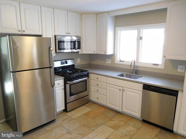 Building Photo - 6526 Bowie Dr