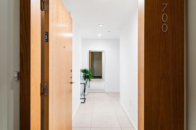 Foto del edificio - 401 N Birch Rd