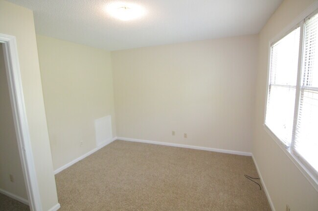 Dormitorio n.º 1 - 609 Smithdale Dr