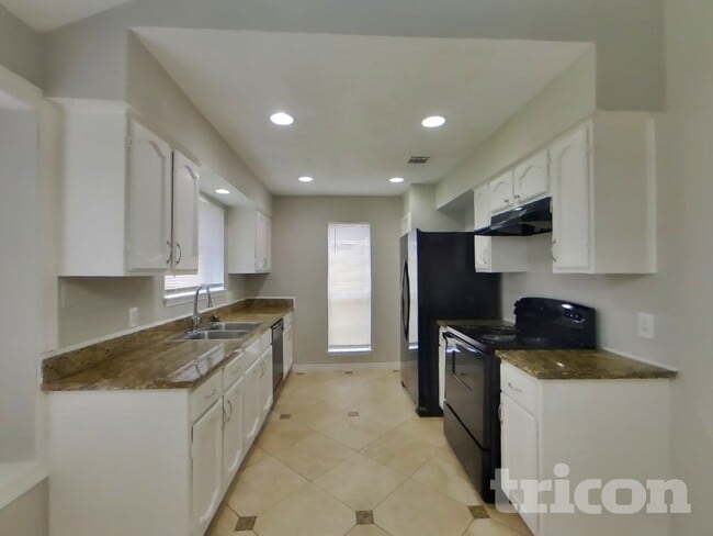 Building Photo - 22510 Braken Carter Ln