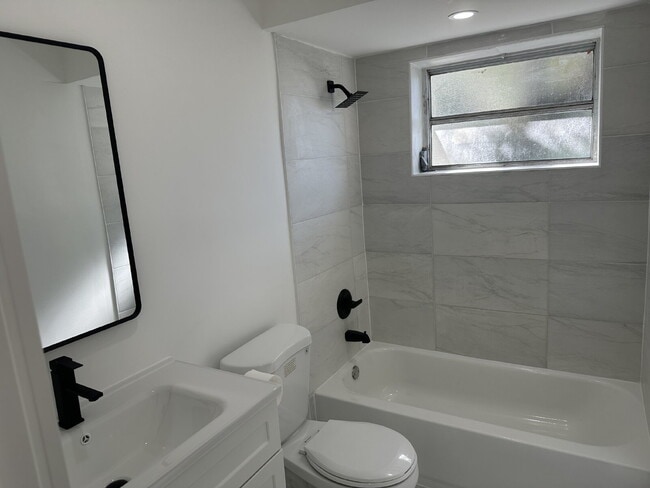 Photo - 2 bed 1 bath located in the desirable Edgewood neighborhood, just minutes from the marina, highwa... Apartment