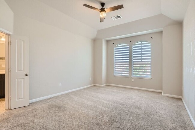 Foto del edificio - 403 Epiphany Ln