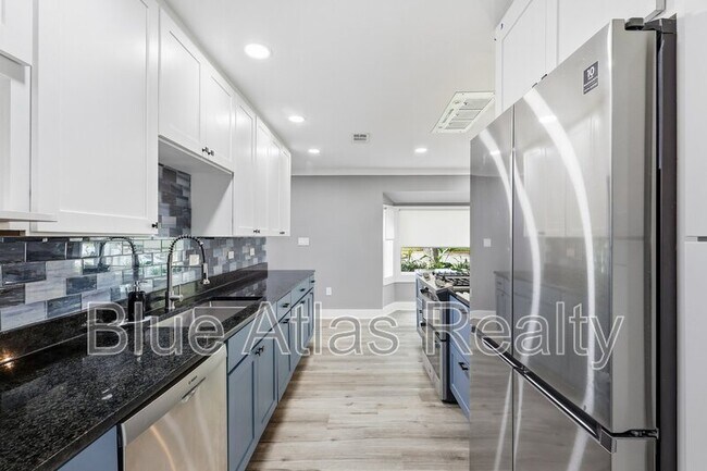 Building Photo - 15625 Terrace Lawn Cir