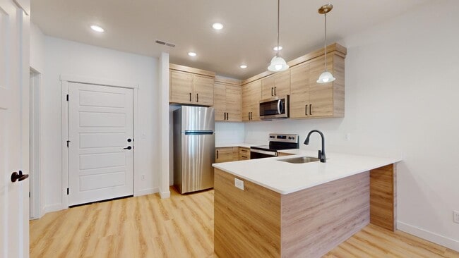 Building Photo - 1132 W 250 S