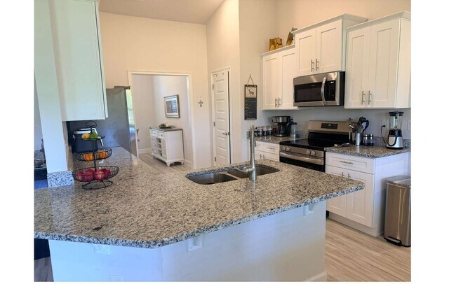 Foto del edificio - 297 SW Silverpalm Dr