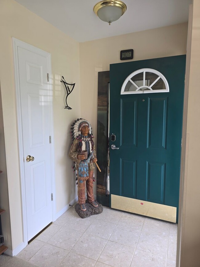 Building Photo - NEW LISTING!!!!!