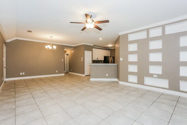 Foto del edificio - 811 N Ridge Dr