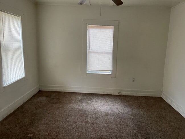Building Photo - Remodeled 2 Bed With Central Air