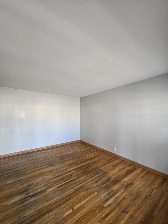 Building Photo - 3003 E Funston St