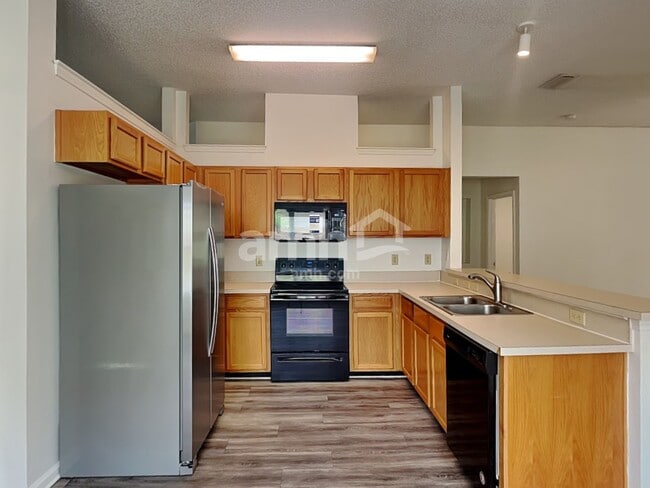 Building Photo - 685 Mackenzie Cir