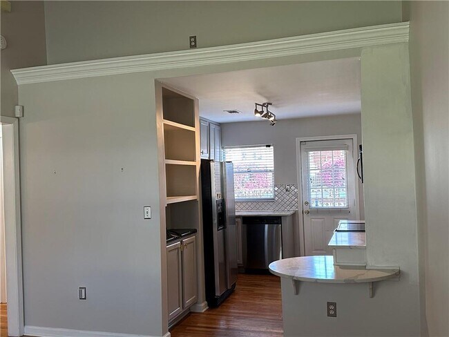 Foto del edificio - 1511 Stone Gate Ln SE