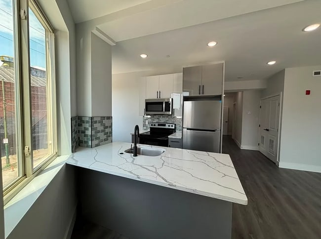Building Photo - 675 N 41st St