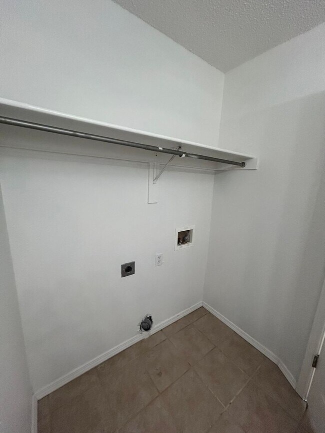 Building Photo - 3402 SW Landau Ct