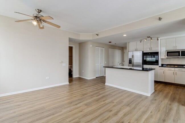 Building Photo - 1515 S Prairie Ave